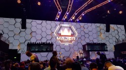 Graphics of the FACEIT Major 2018 shown to the crowd before the event started.