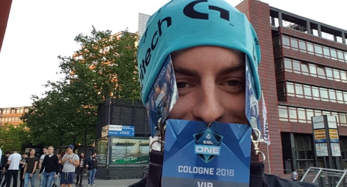 Apparently I need more lanyards and merchandise around my head. The bandana on my head was acquired from the Logitech tent after participating in a 3 versus 3 match.