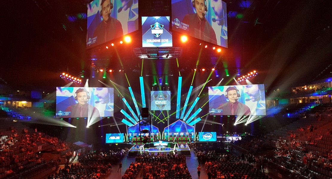 A picture from the rear of the LANXESS arena. Being broadcasted on the screens is Alex "machine" Richardson, who is a prominent CS:GO caster. This picture was taken before the event had started on the first day.